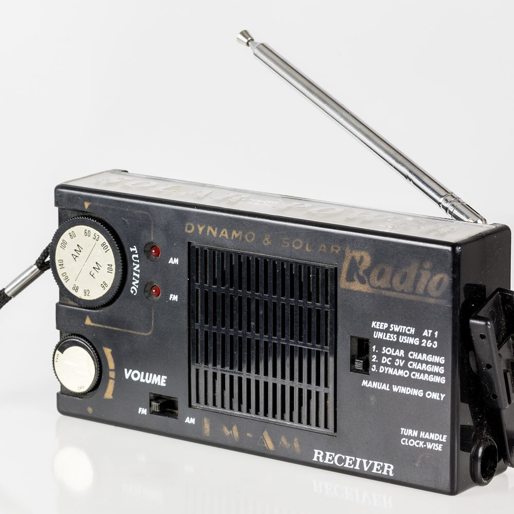 手回し充電ラジオライト(AM/FM・スマホ充電対応)のイメージ写真